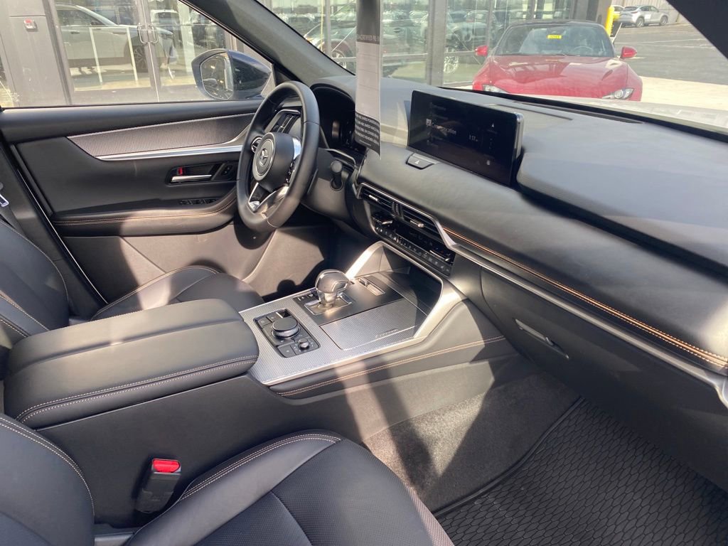 Certified 2025 MAZDA CX-70 Plug-In Hybrid w/ Premium Plus image 9
