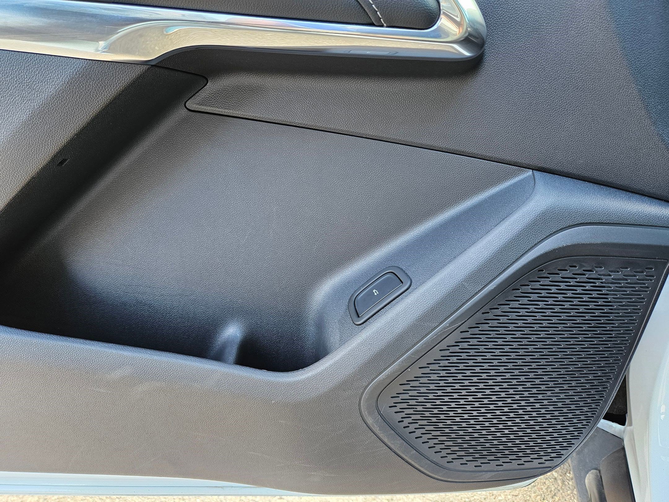 Used 2025 Chevrolet Traverse LT AWD/4WD image 13