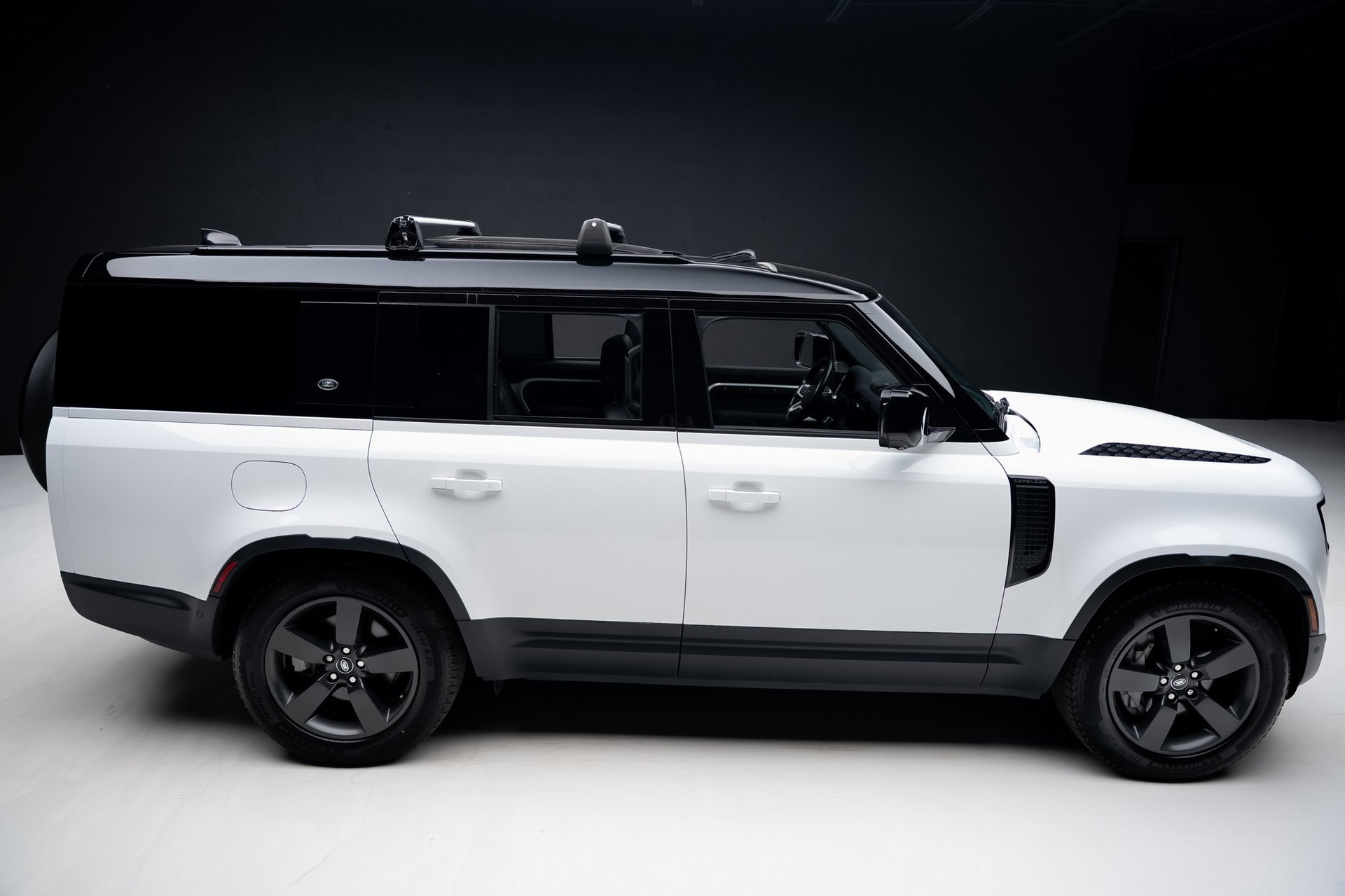 Used 2023 Land Rover Defender 130 SE image 36