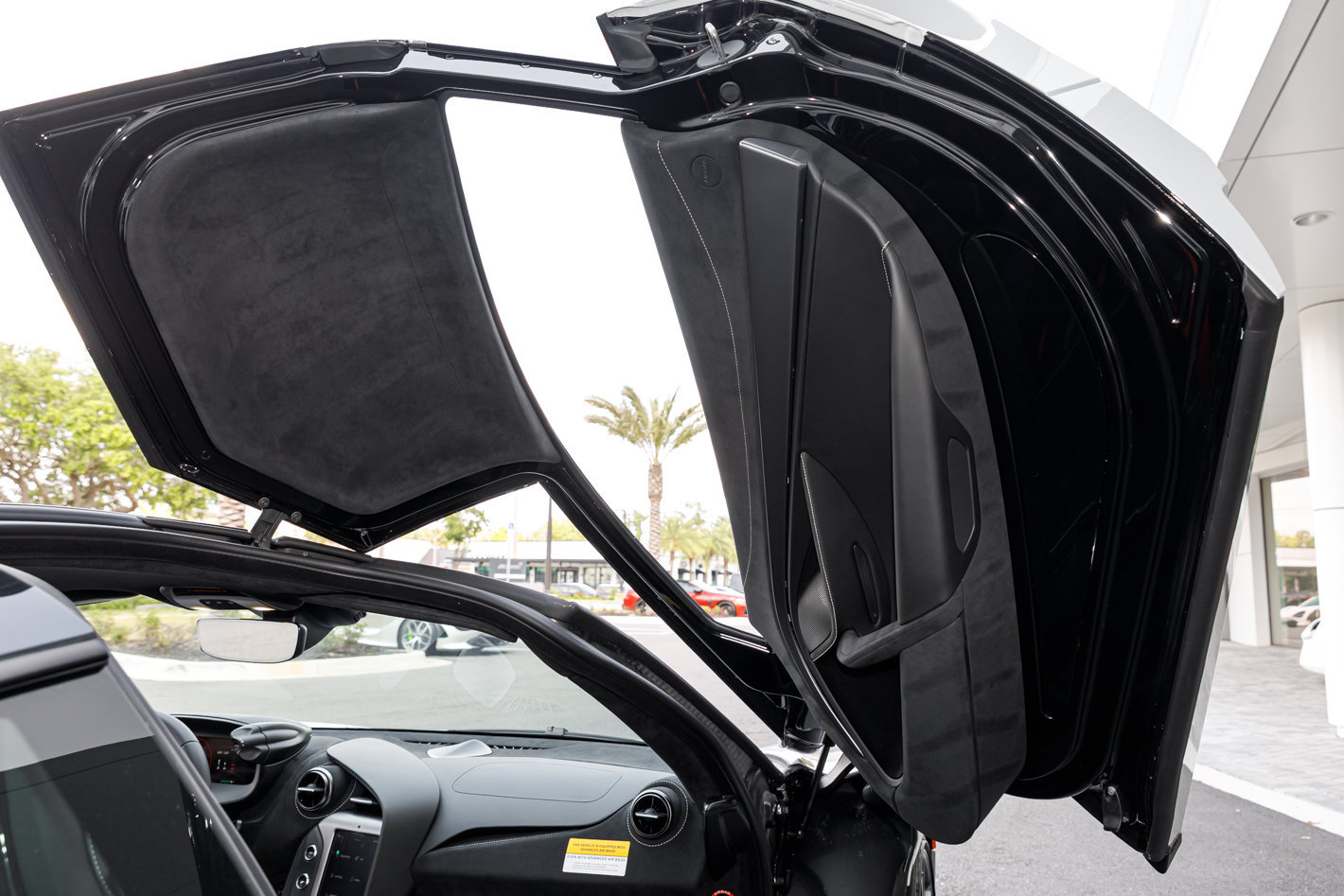 Used 2027 McLaren 750S RWD image 27