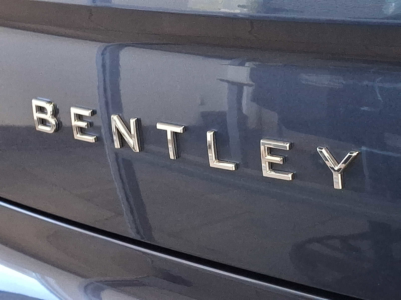 Used 2023 Bentley Flying Spur Azure image 7