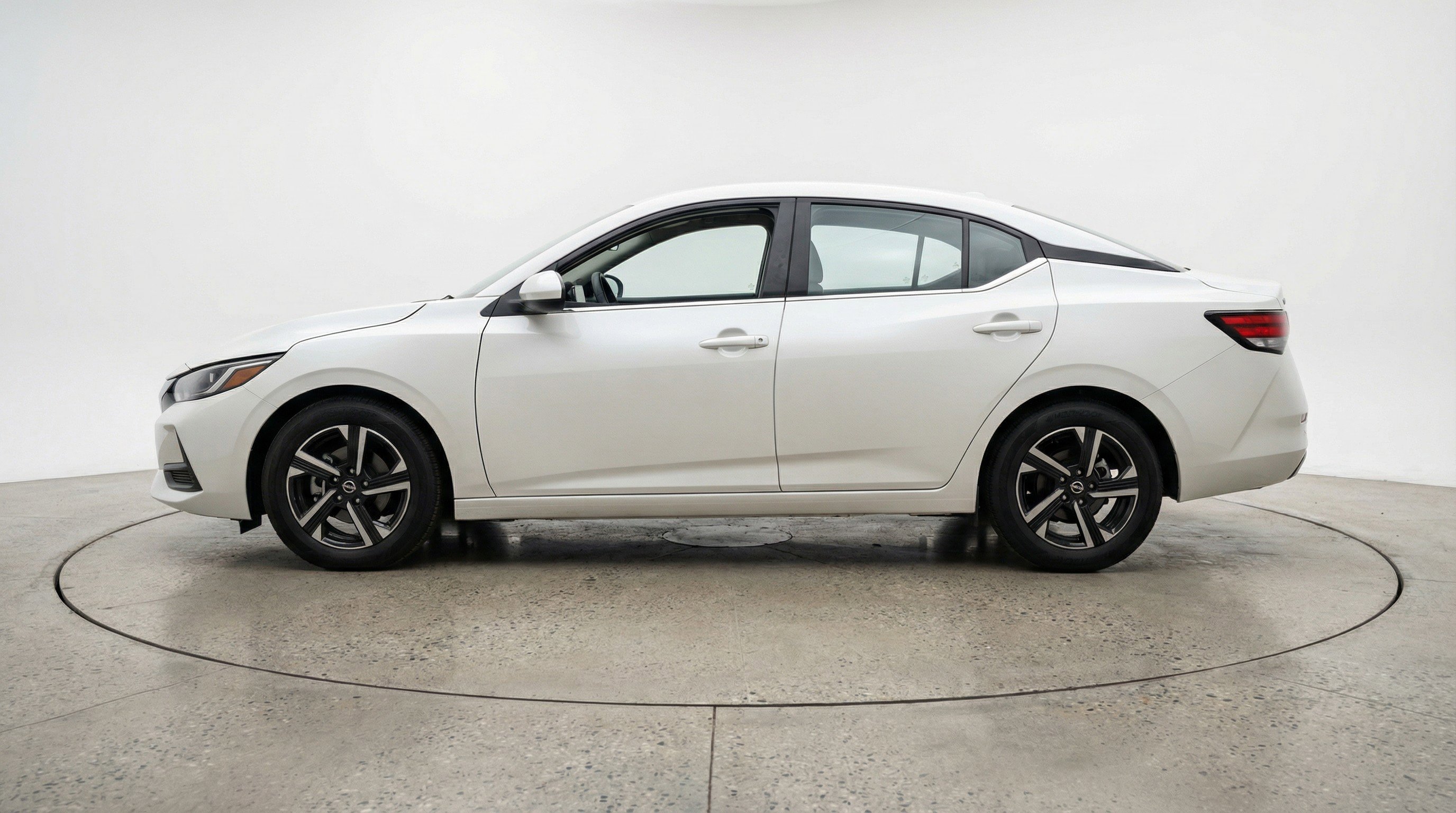 Used 2025 Nissan Sentra SV image 5