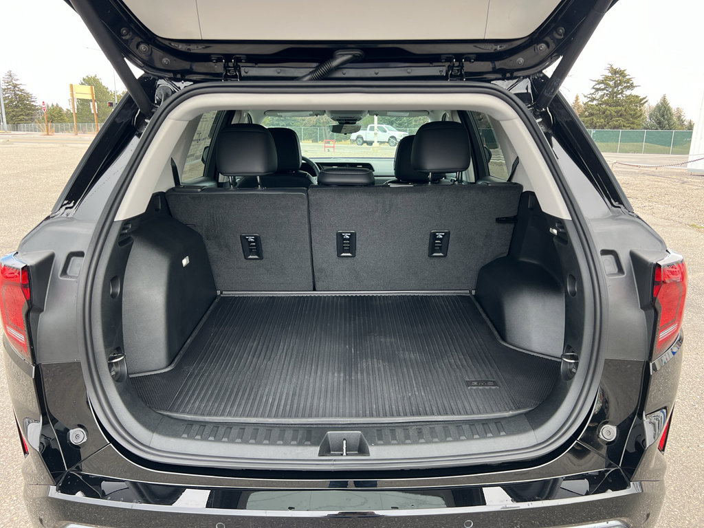 New 2026 GMC Terrain Denali w/ LPO, Black Badging Package image 23
