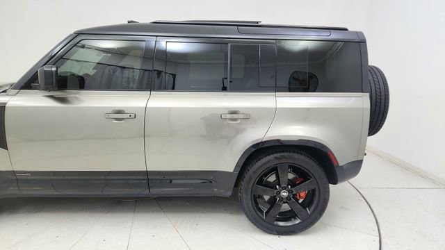 Used 2025 Land Rover Defender 110 X image 4