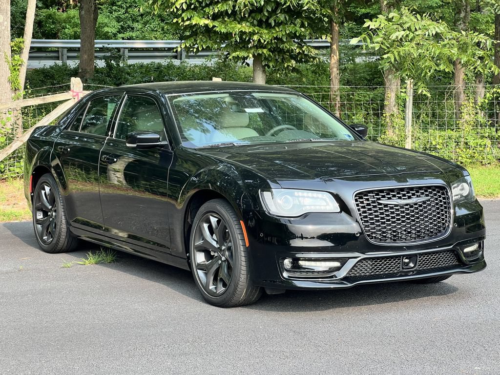 Certified 2023 Chrysler 300 Touring L w/ Safetytec Plus Group RWD image 1