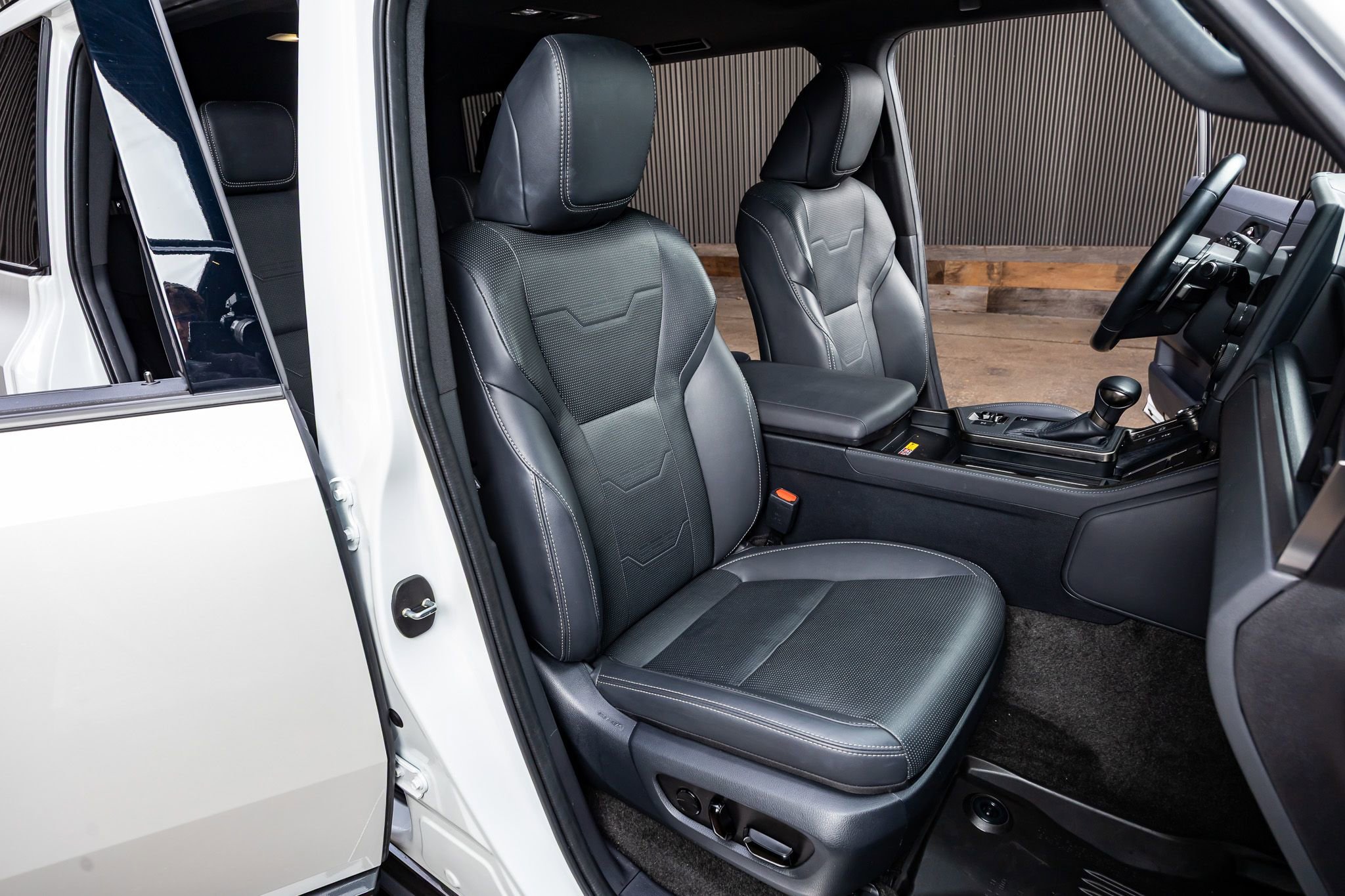 Used 2024 Lexus GX 550 w/ Accessory Package (2T) AWD/4WD image 29