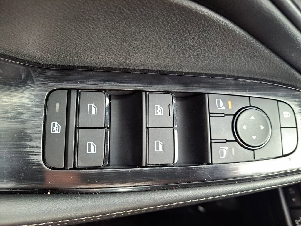 Used 2026 Nissan Rogue SV image 16