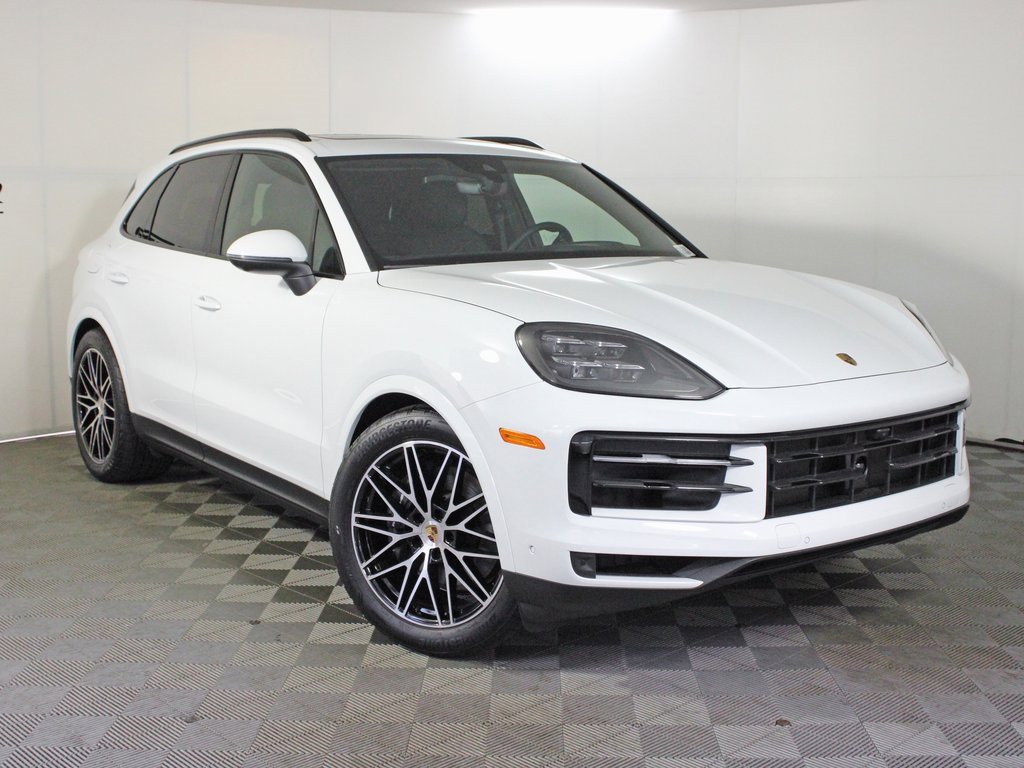 Used 2025 Porsche Cayenne image 9