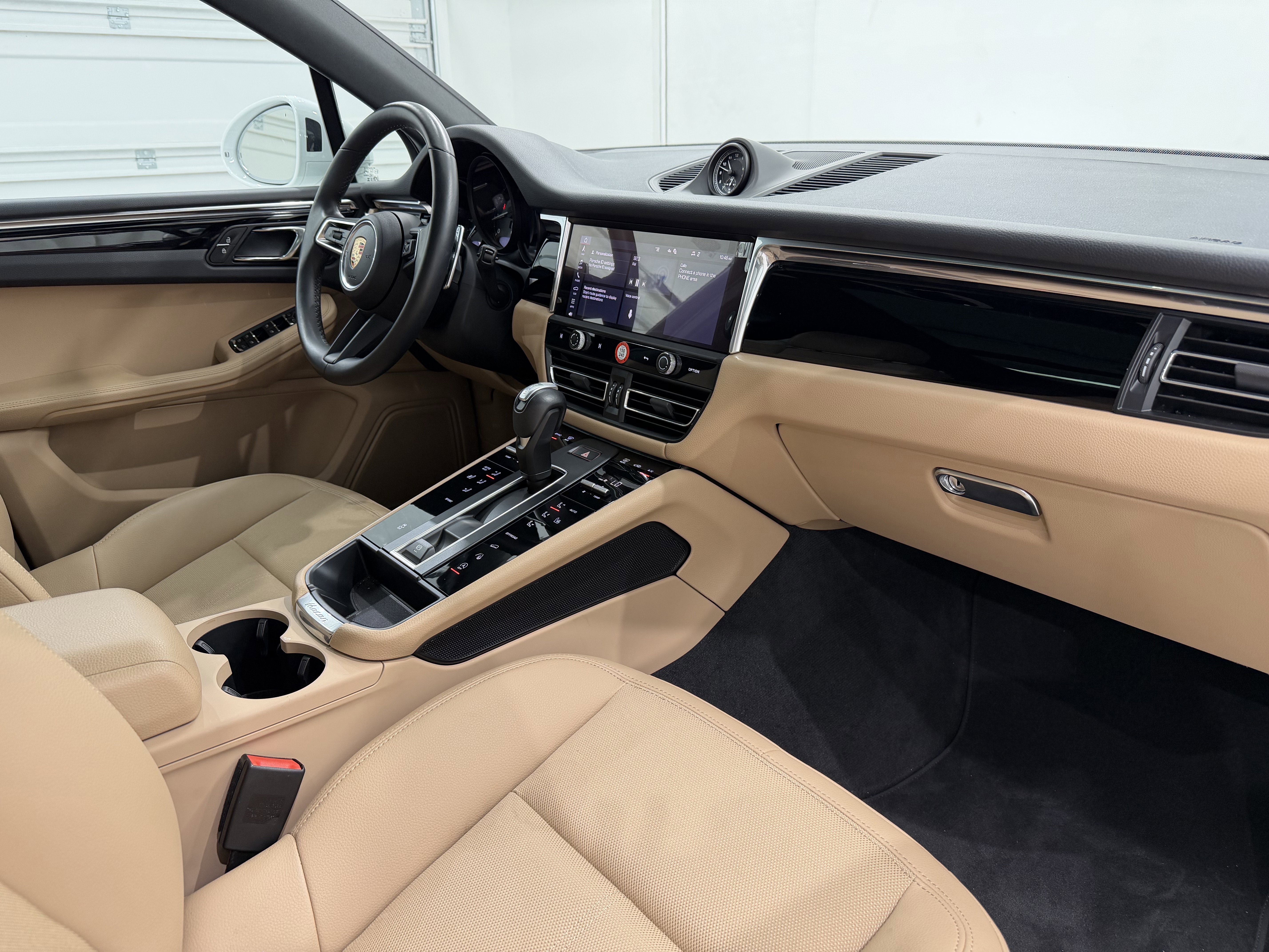 Certified 2025 Porsche Macan image 22