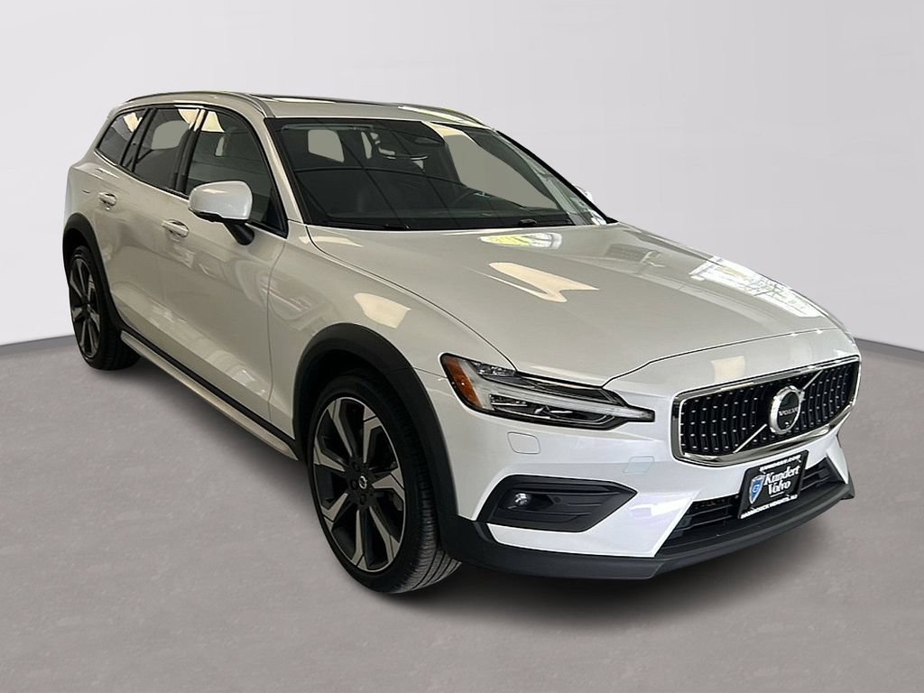 Certified 2024 Volvo V60 B5 Cross Country Ultimate w/ Protection Package Premier