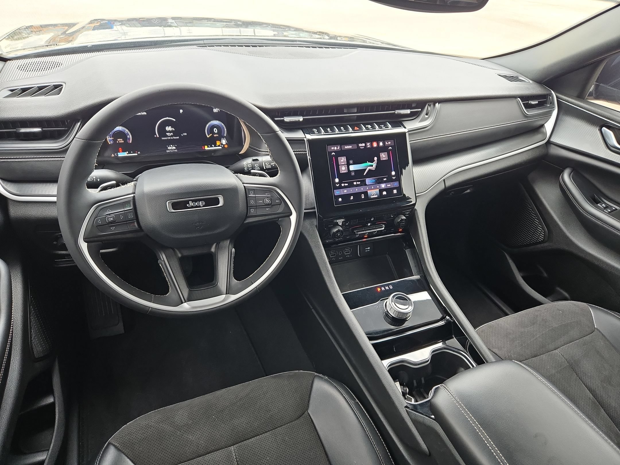 Used 2023 Jeep Grand Cherokee Altitude AWD/4WD image 15