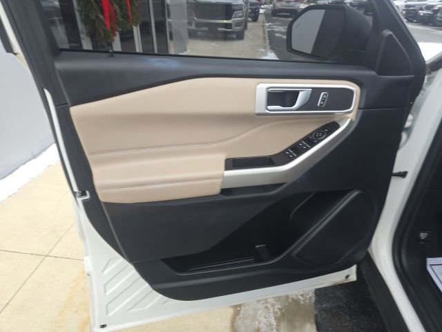 Used 2022 Ford Explorer XLT w/ Equipment Group 202A image 10