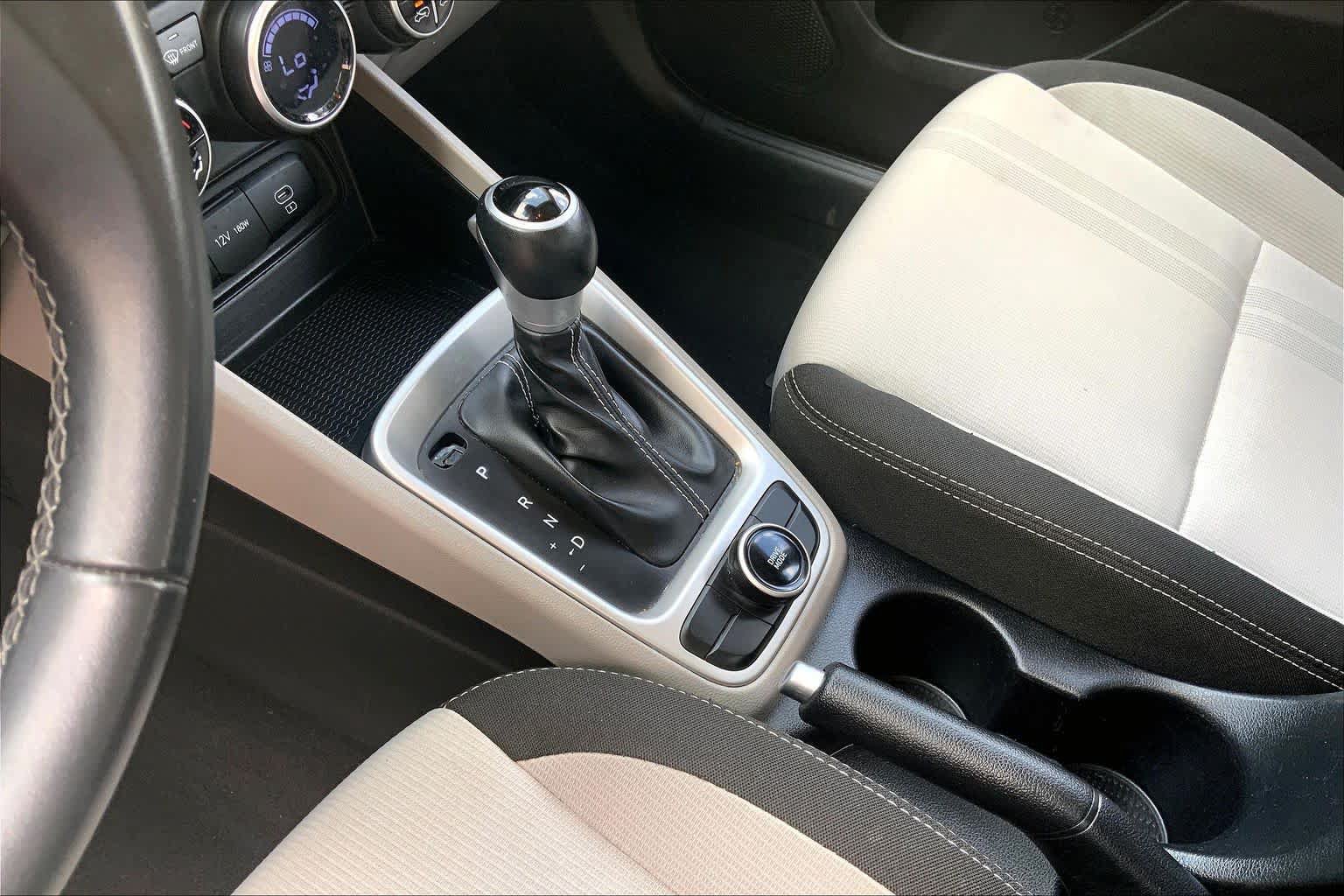 Certified 2025 Hyundai Venue SEL FWD image 16