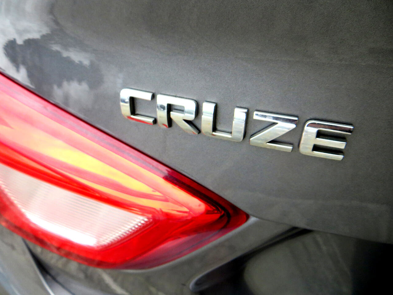 Used 2018 Chevrolet Cruze LT w/ Convenience Package image 9