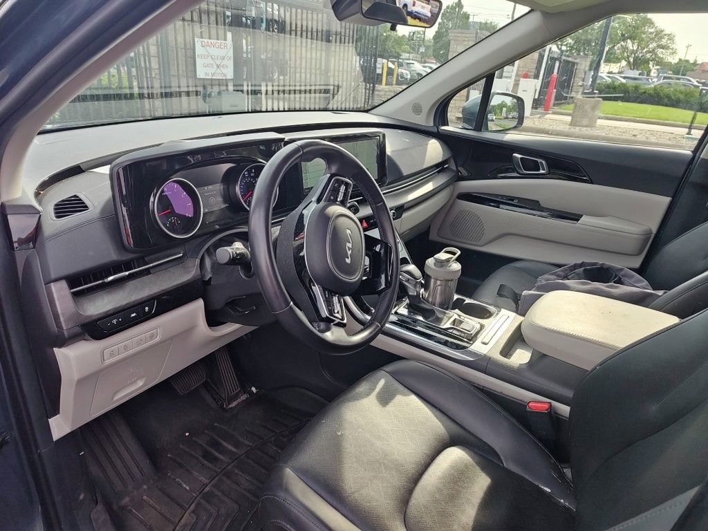 Used 2024 Kia Carnival EX FWD image 7