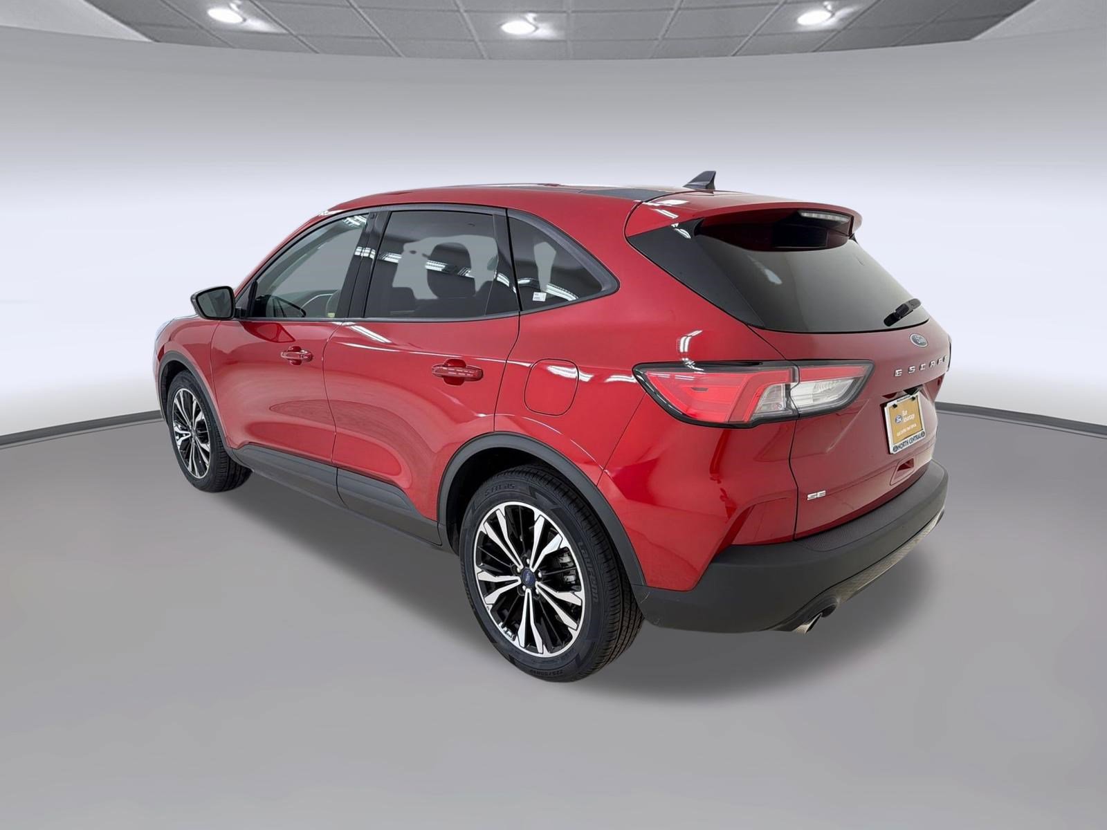 Certified 2022 Ford Escape SE w/ SE Sport Appearance Package FWD image 3