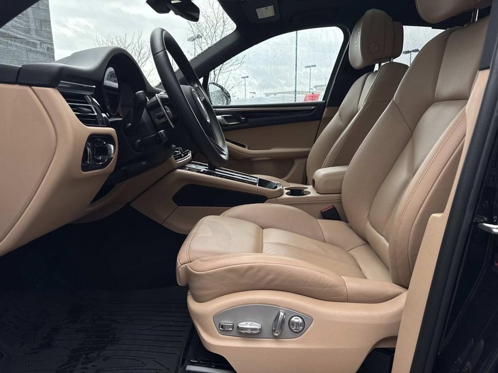 Used 2023 Porsche Macan S w/ Sport Chrono Package image 18
