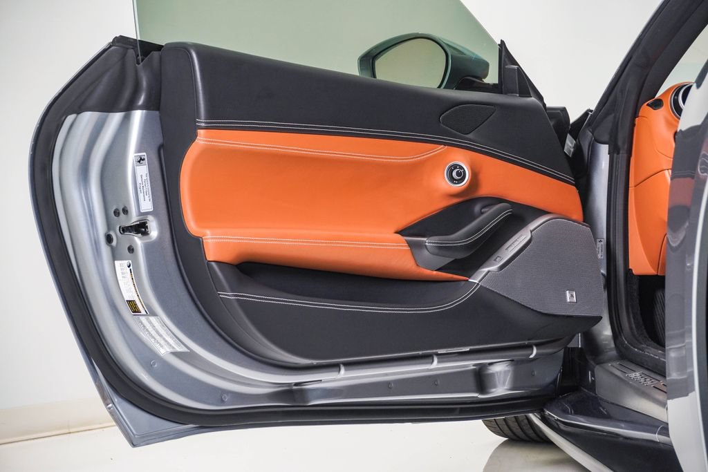 Used 2019 Ferrari Portofino RWD image 35