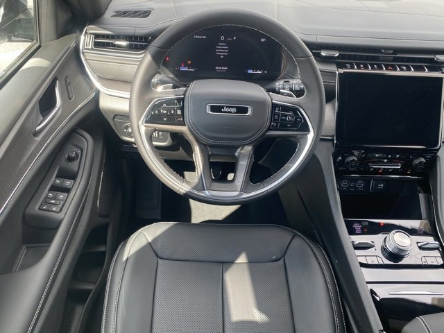 New 2025 Jeep Grand Cherokee Overland image 36