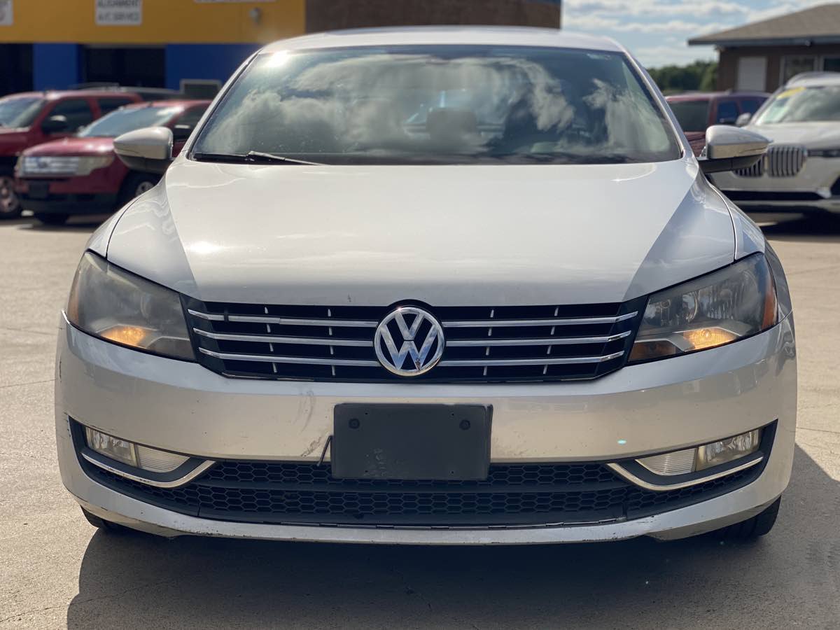 Used 2012 Volkswagen Passat 2.5 SEL FWD image 3