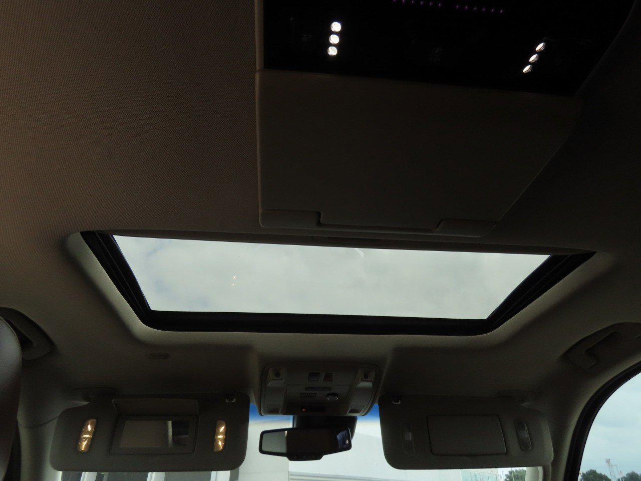 Used 2015 Cadillac Escalade Premium AWD/4WD image 24