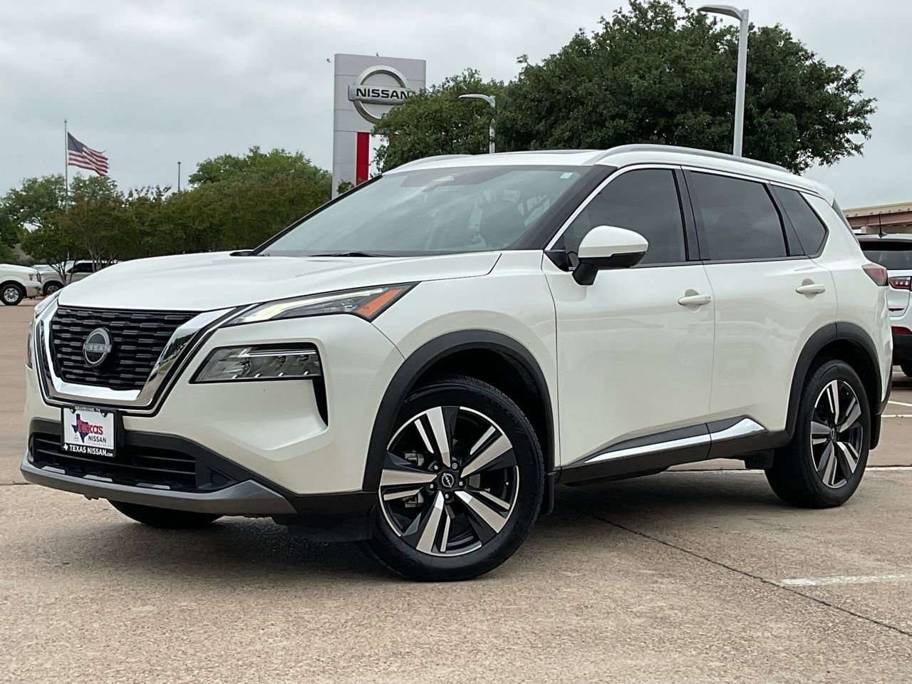 Used 2023 Nissan Rogue SL image 2