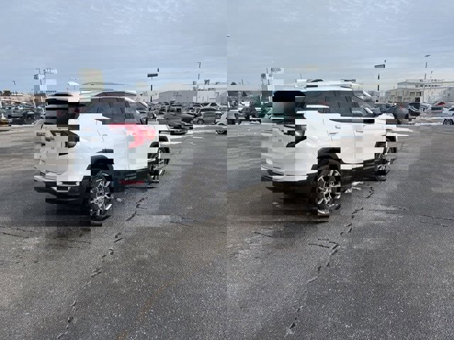 Used 2024 GMC Terrain SLT image 6