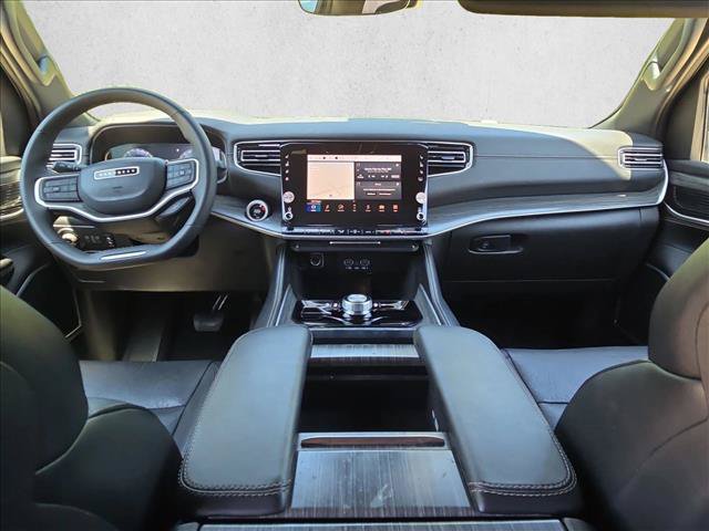 Used 2024 Jeep Wagoneer L Series II AWD/4WD image 17