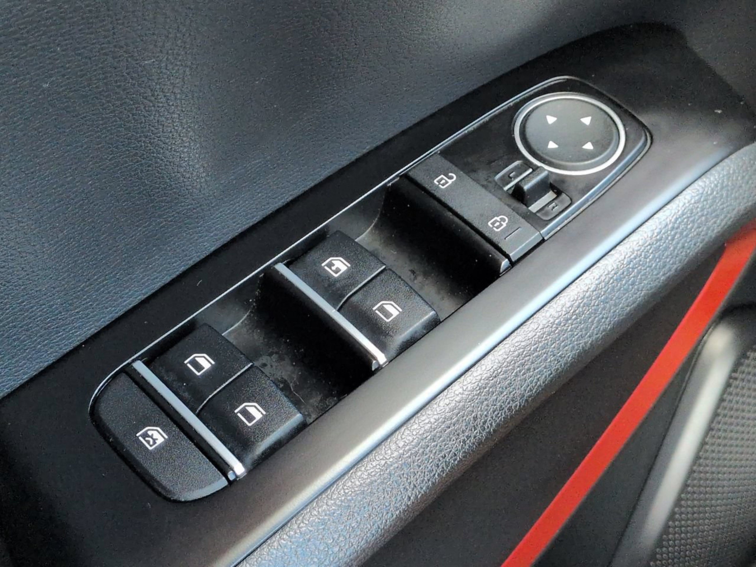 Certified 2025 Kia Soul GT-Line FWD image 28