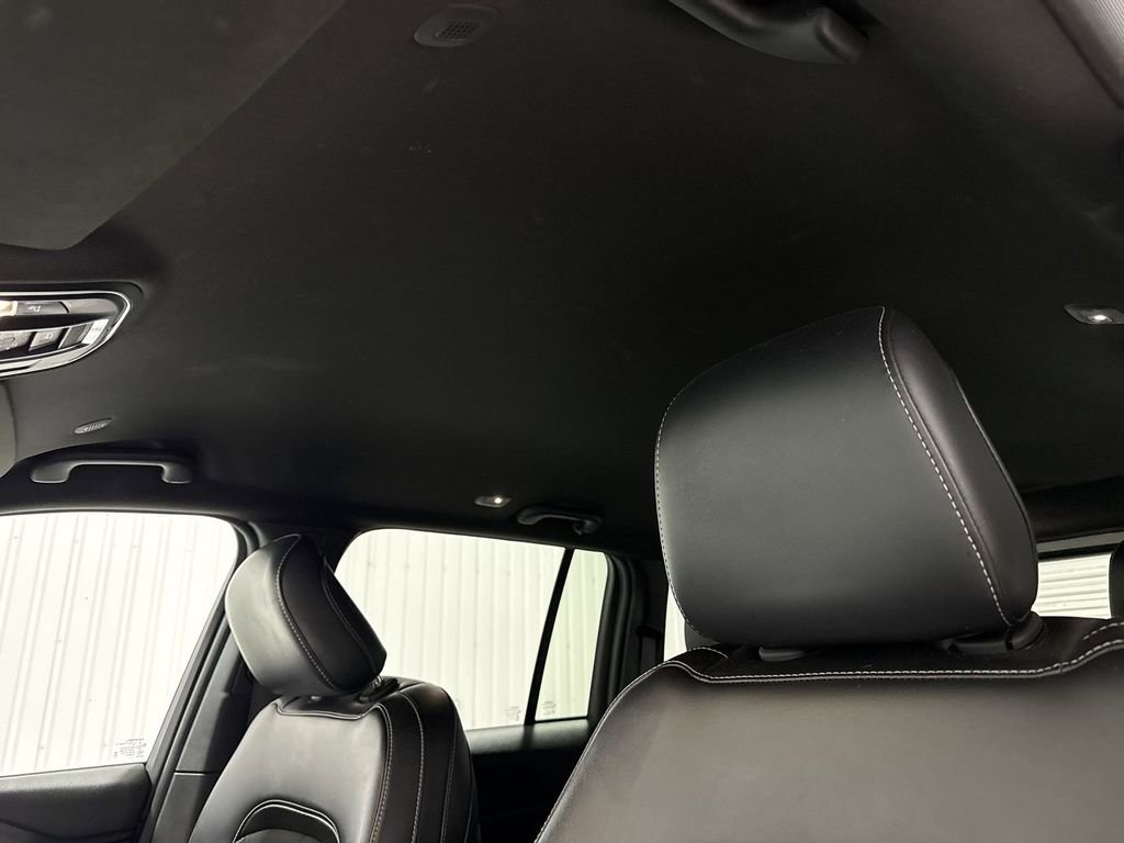 Used 2024 Jeep Grand Cherokee Altitude AWD/4WD image 19