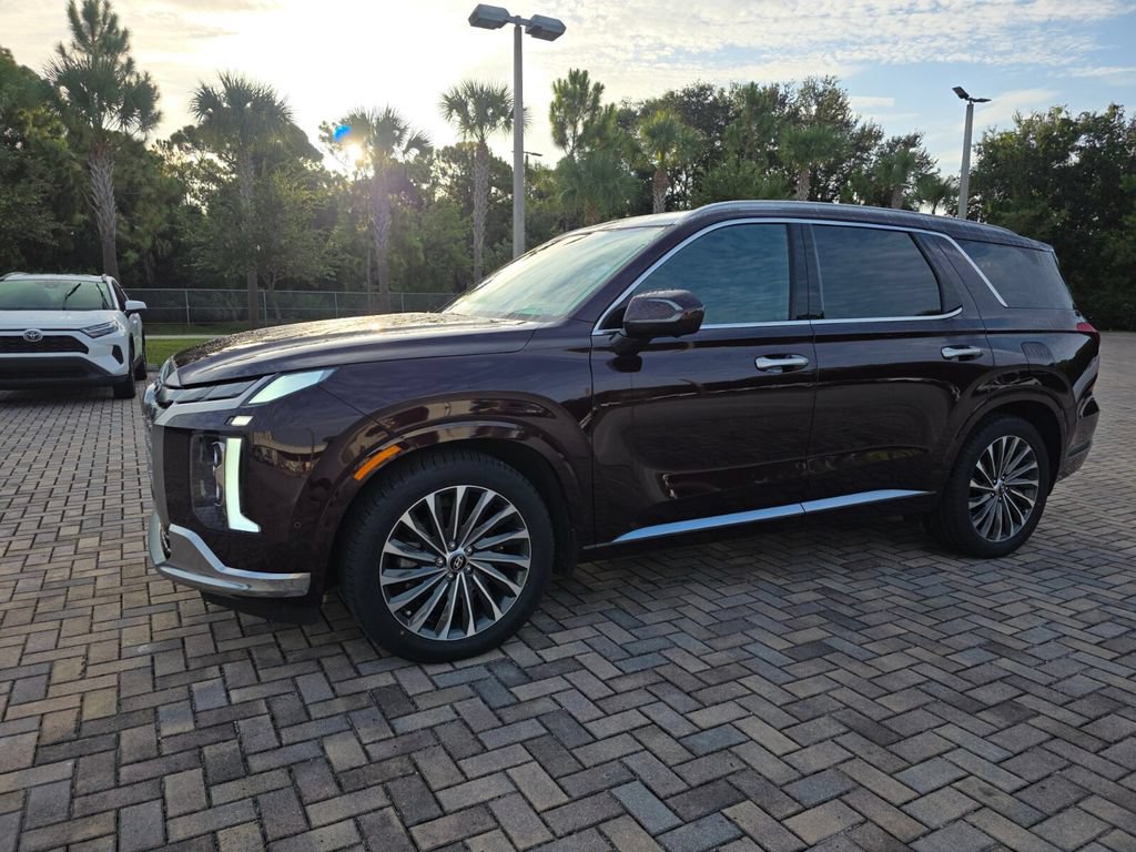Used 2023 Hyundai Palisade Calligraphy w/ Winter Package AWD/4WD image 3