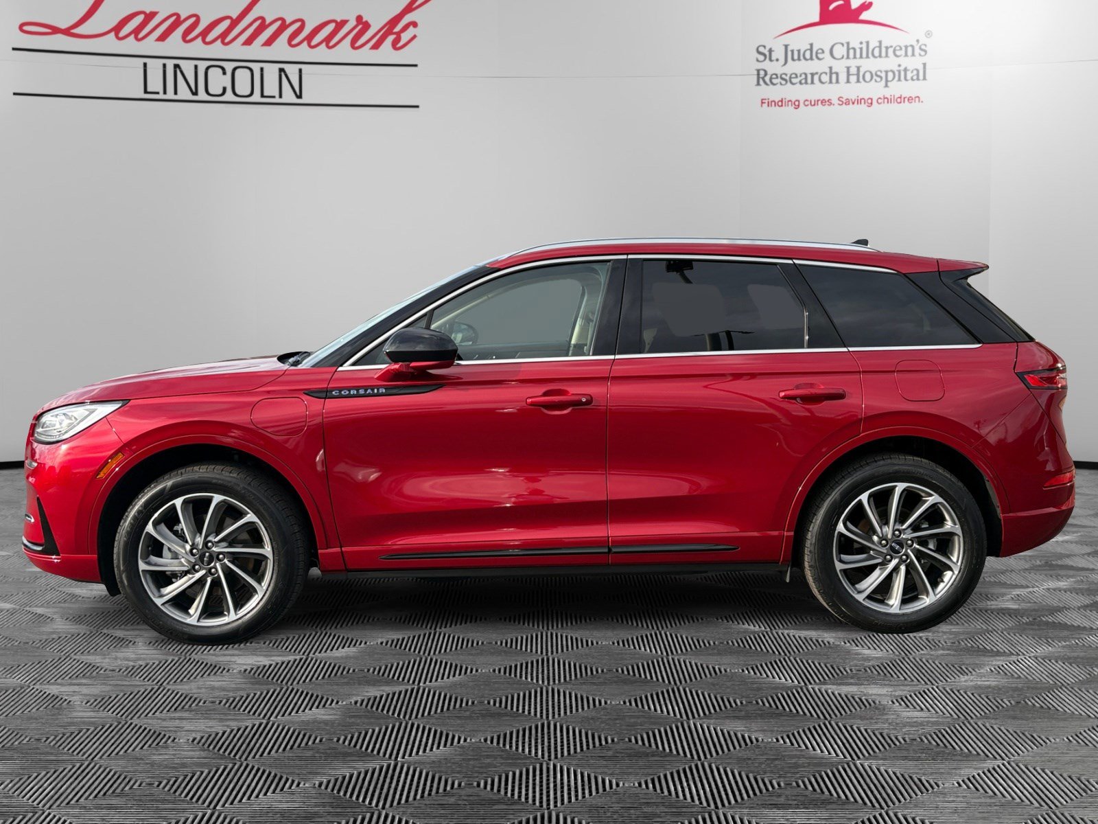 Certified 2024 Lincoln Corsair Grand Touring AWD/4WD image 2