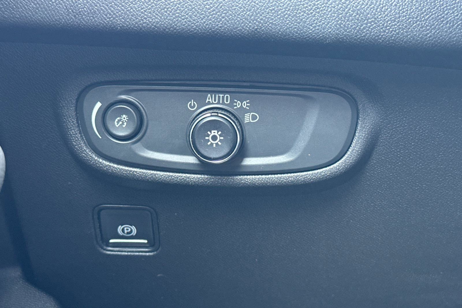 Certified 2023 GMC Terrain SLE w/ Elevation Edition image 35