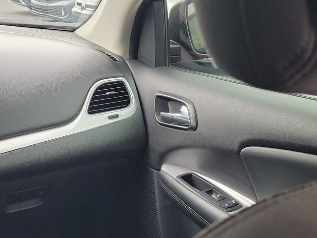 Used 2018 Dodge Journey SE FWD image 4