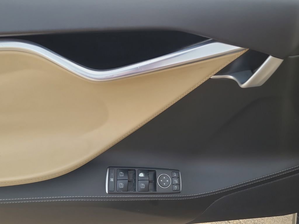 Used 2016 Tesla Model S 70D image 12