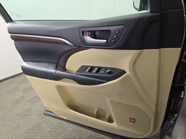 Used 2016 Toyota Highlander Limited image 29