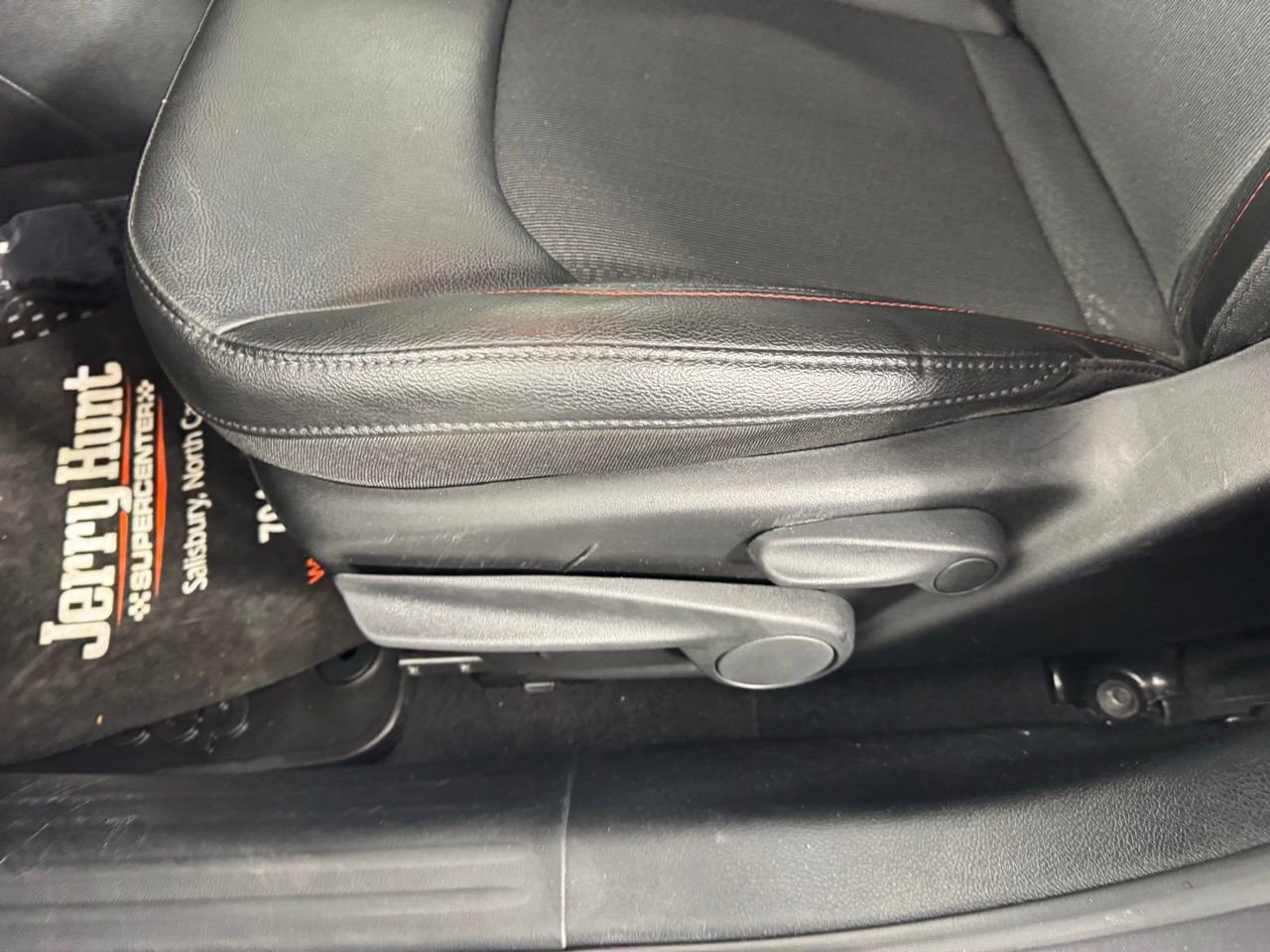 Used 2024 Jeep Compass Trailhawk image 11