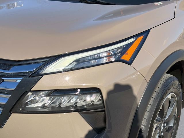 Used 2024 Nissan Rogue SV image 9