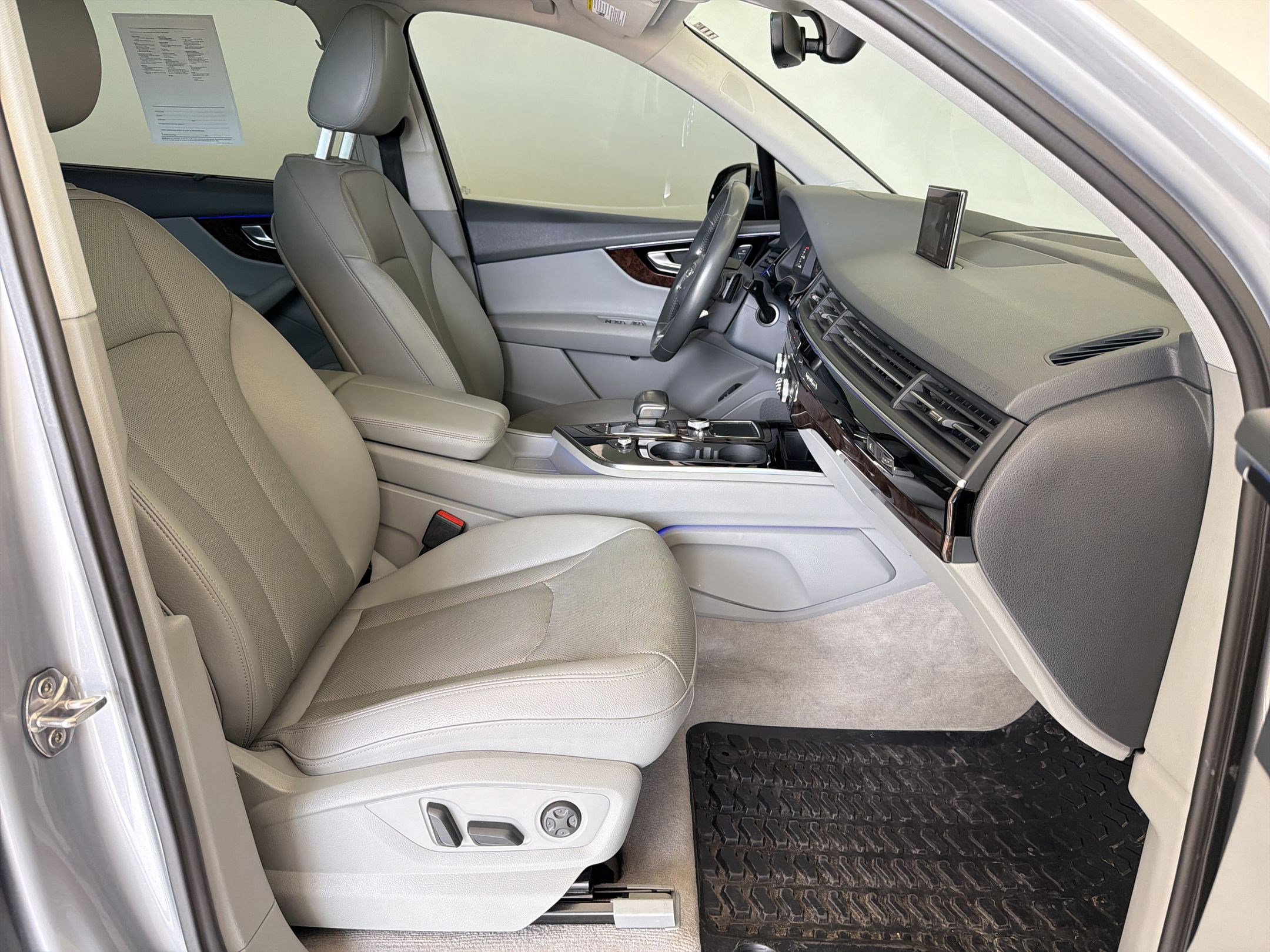 Used 2018 Audi Q7 3.0T Prestige w/ Prestige Package image 31