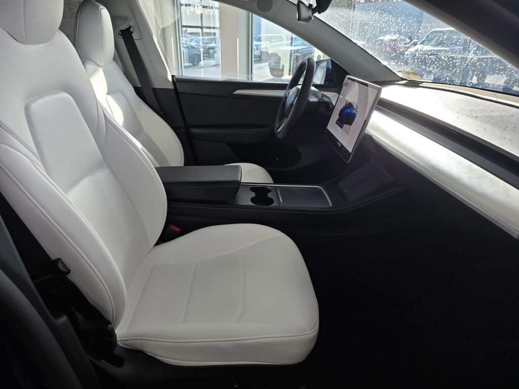 Used 2025 Tesla Model Y Long Range image 47