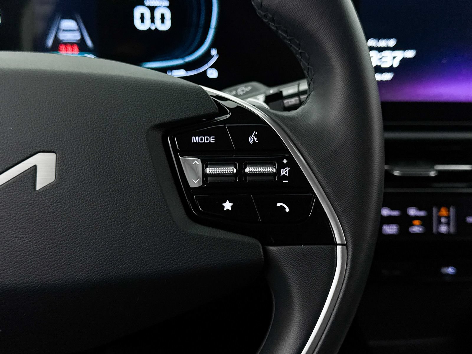 Certified 2025 Kia Niro EX FWD image 34