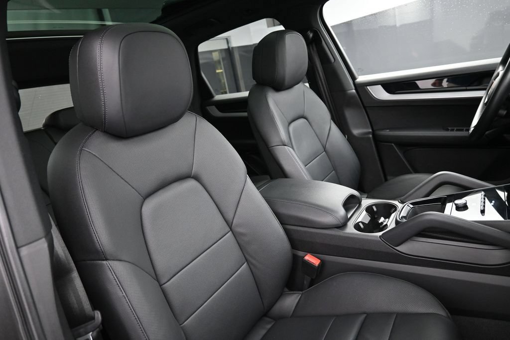 Certified 2024 Porsche Cayenne AWD/4WD image 29