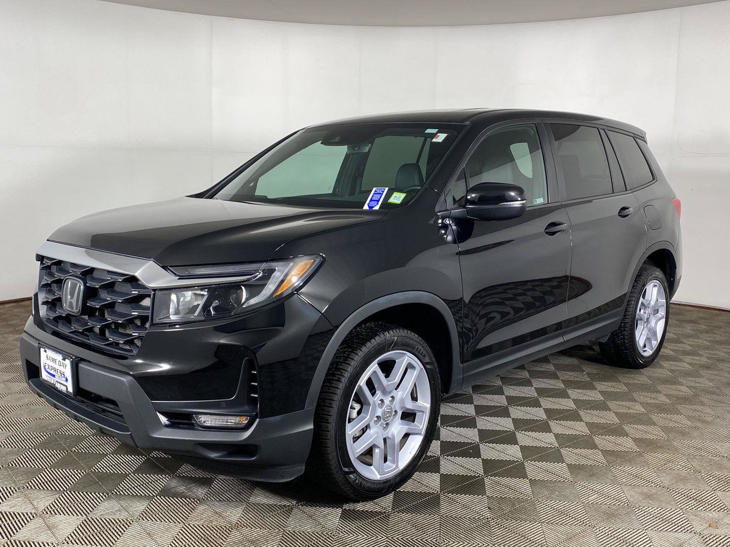 Used 2024 Honda Passport EX-L image 2