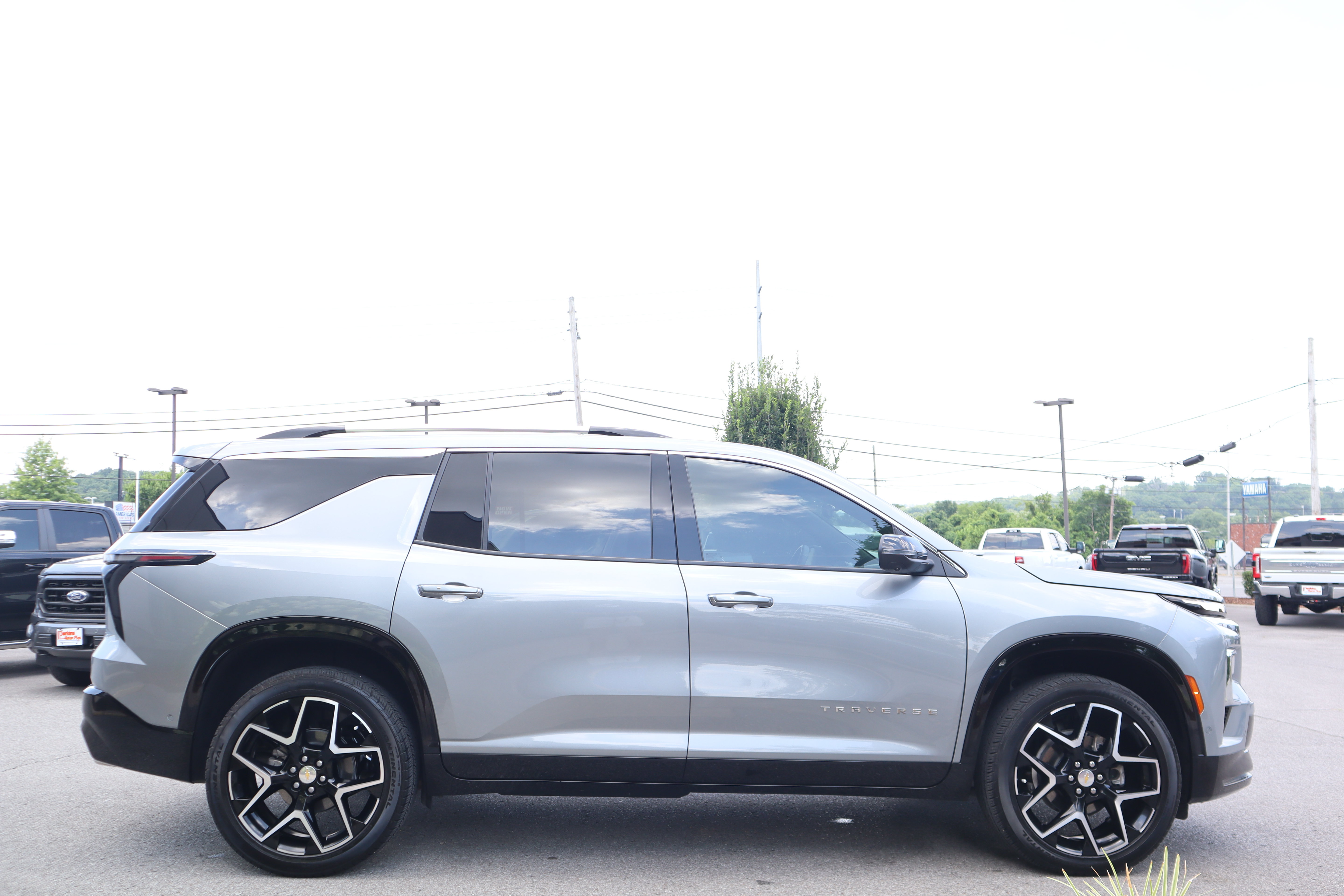 Used 2025 Chevrolet Traverse High Country FWD image 6