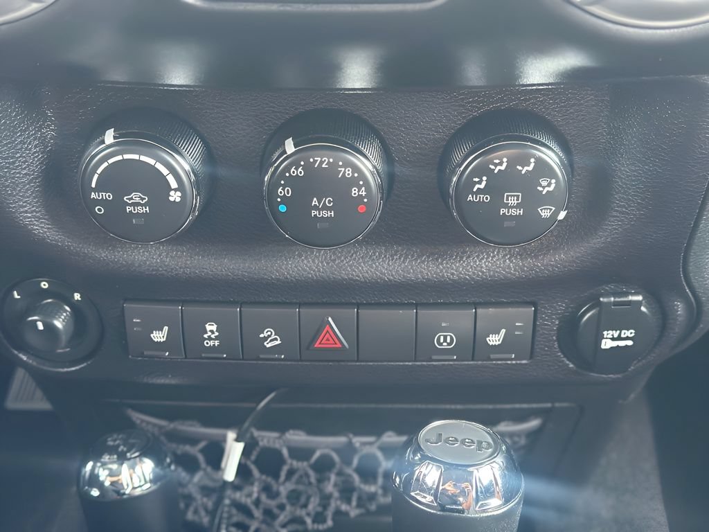 Used 2017 Jeep Wrangler Unlimited Sahara w/ Connectivity Group AWD/4WD image 20