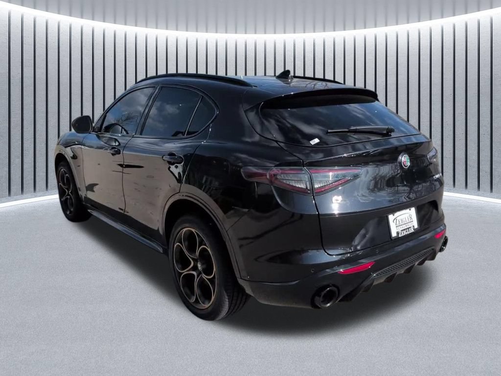 Used 2025 Alfa Romeo Stelvio Sprint AWD/4WD image 12