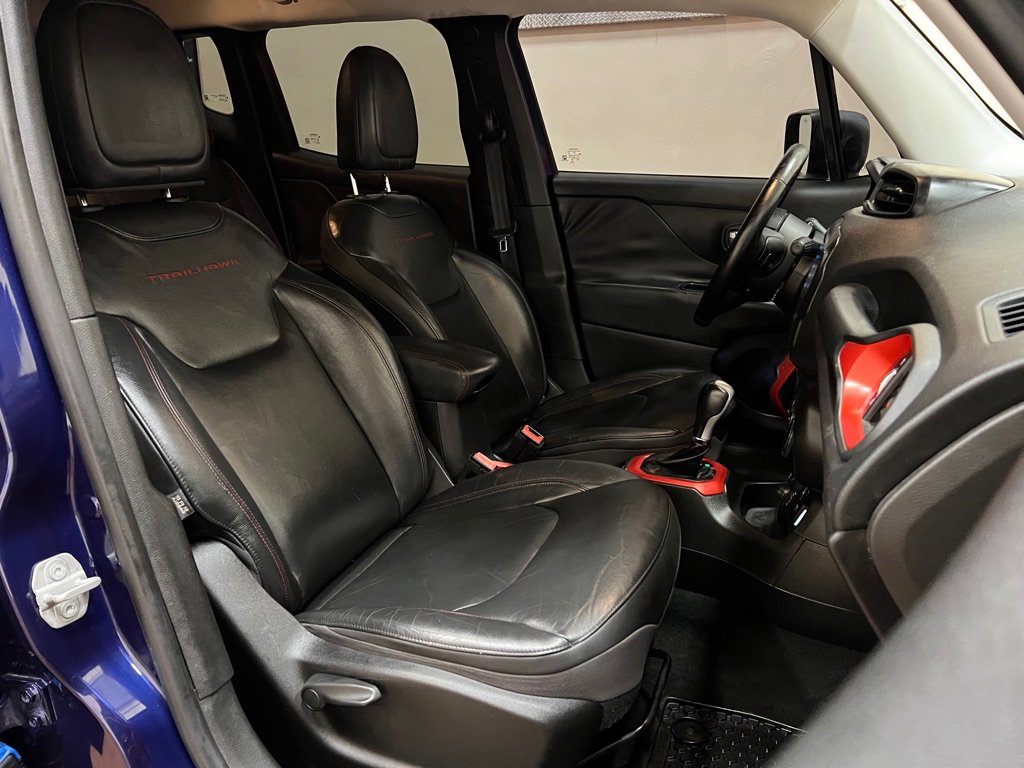 Used 2017 Jeep Renegade Trailhawk w/ Premium Trailhawk Package AWD/4WD image 37