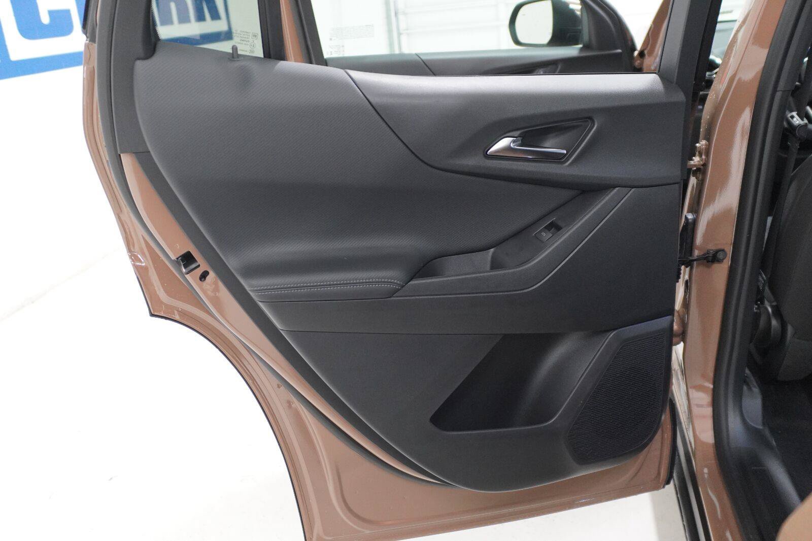 New 2027 Chevrolet Equinox LT w/ Safety and Technology Package FWD image 33