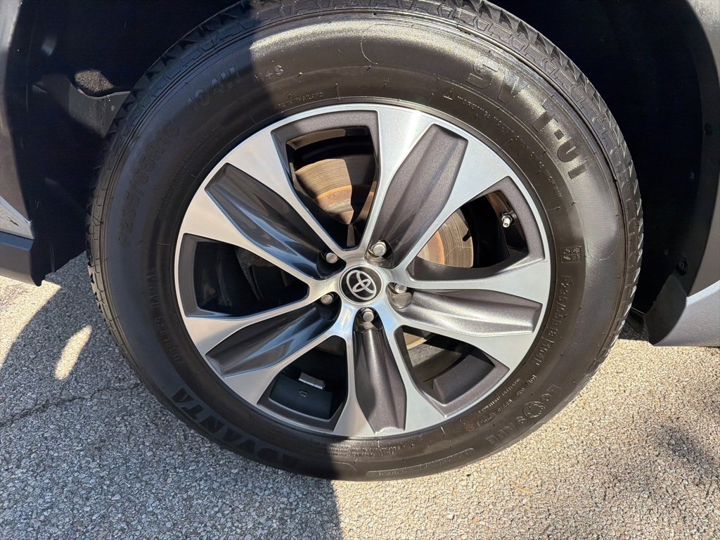 Used 2022 Toyota Highlander XLE image 28