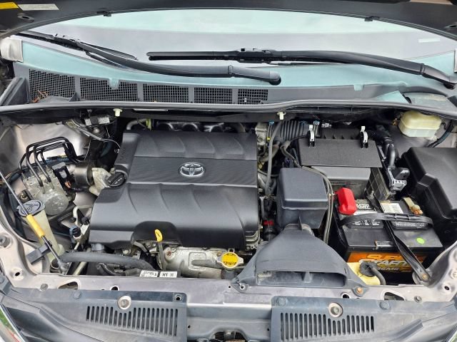 Used 2014 Toyota Sienna LE AWD/4WD image 65